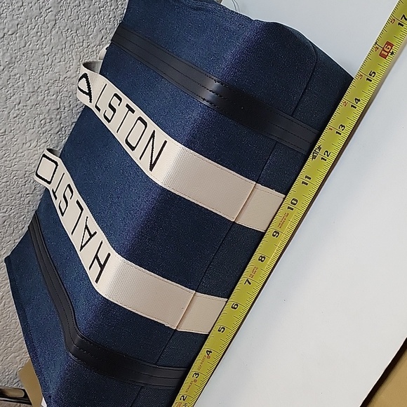 NWT Halston Denim Blue Canvas Tote Bag With Crossbody Strap - Picture 15 of 17